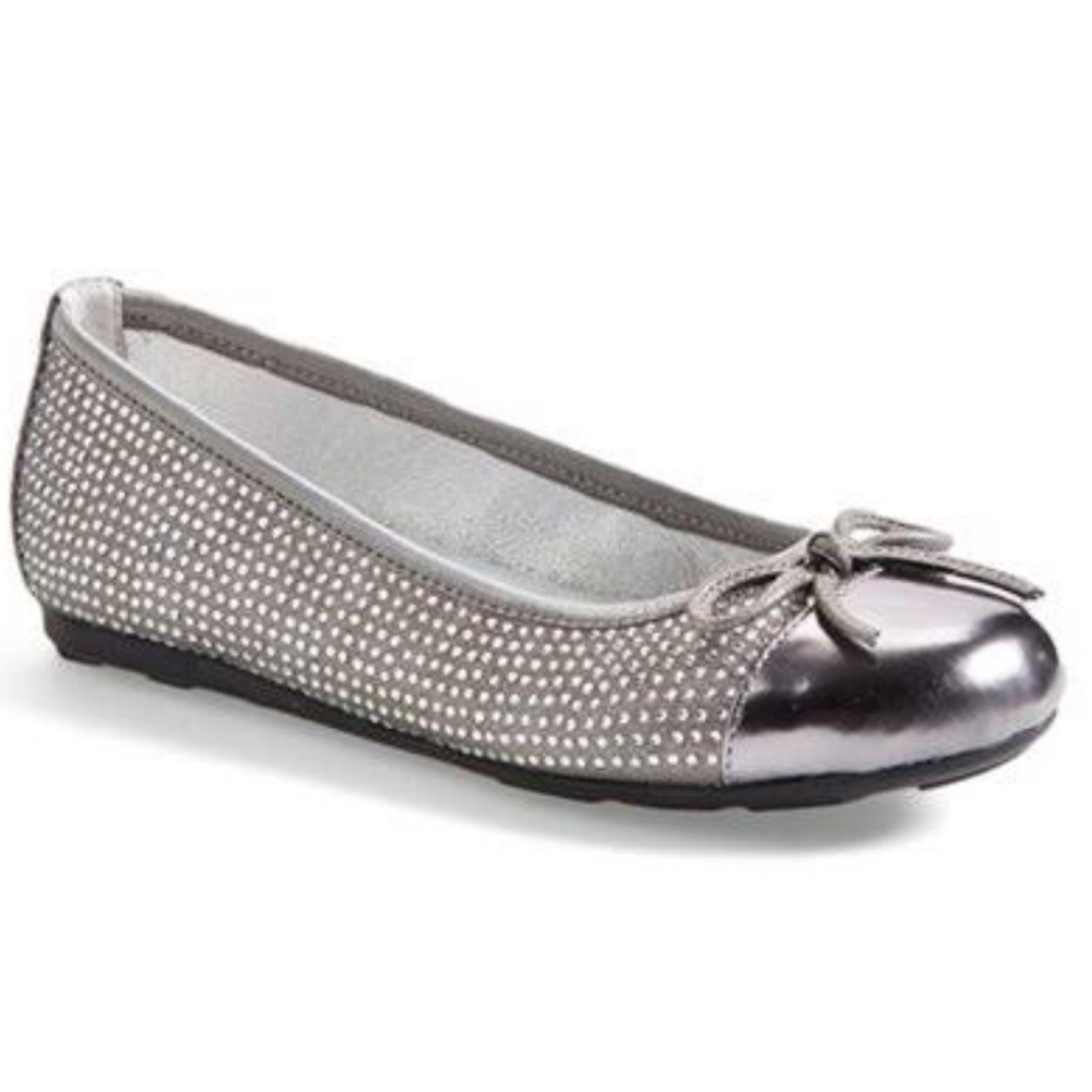 Stuartweitzman Women Fannie Studded Pewter ballet shoes flats sz 5